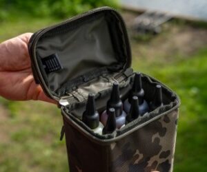 Korda Goo Dipp Tartó Táska Dark Kamo Színben