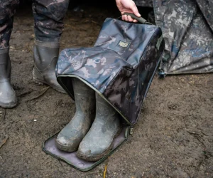 Nash Csizma Tartó Táska -Subterfuge Waterproof Wader & Boot bag