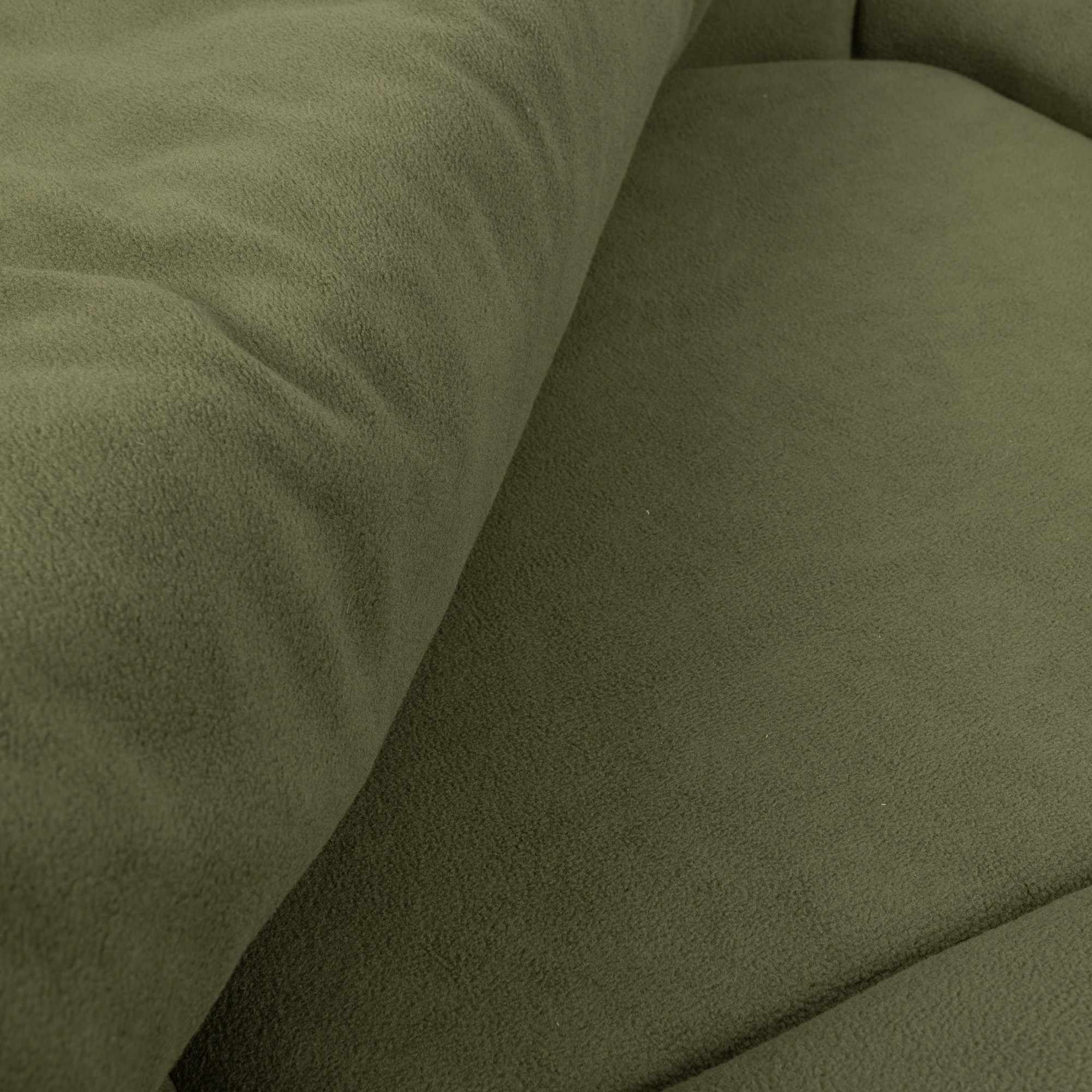 677cecbddee193.47061229