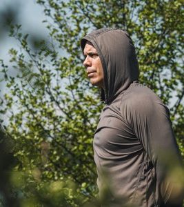 Korda UPF Hooded Top Charcoal – UV-védelmet nyújtó kapucnis felső